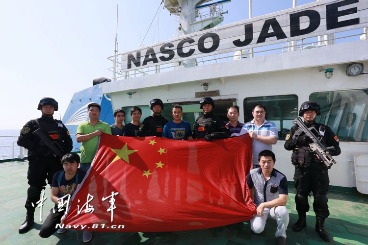 中國(guó)海軍隨船護(hù)衛(wèi)官兵嚴(yán)守鐵律贏(yíng)得“點(diǎn)贊”